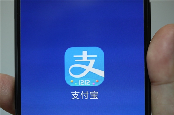 再也不用排隊(duì)交學(xué)費(fèi)了？再也不用擔(dān)心開學(xué)被擠爆了！